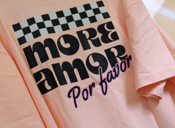 "More amor" apicot T-shirt – Image 6